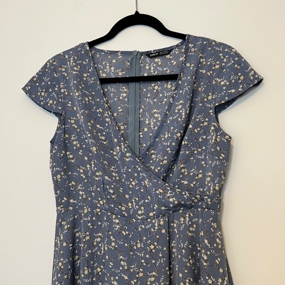 Periwinkle Blue Mini Floral Print Dress V-Neck Zipper Back Medium - Picture 5 of 12
